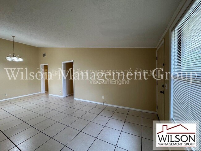 Photo - 359 Chaucer Ct