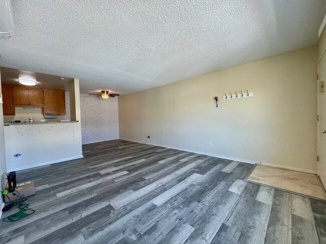 12716 Lakeshore Dr