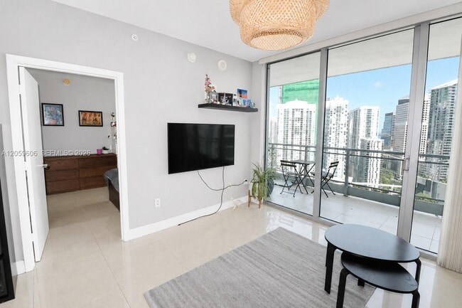 Photo - 90 SW 3rd St Unidad 3212