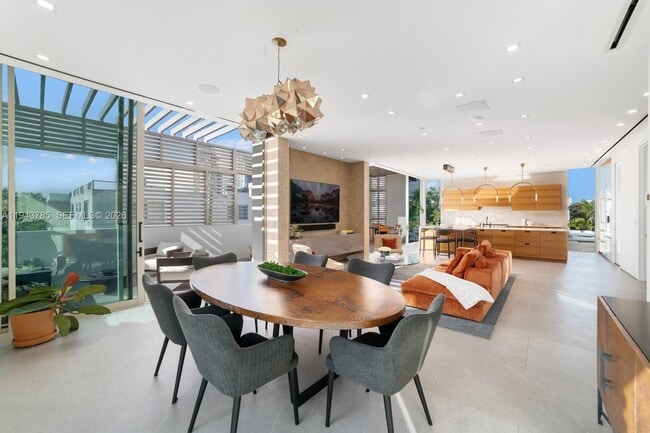 Building Photo - 819 2nd St