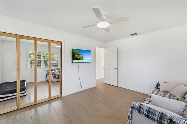 Photo - 802 Lytle St