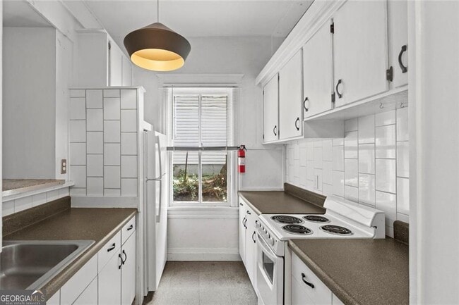 Photo - 1081 McMillan St NW
