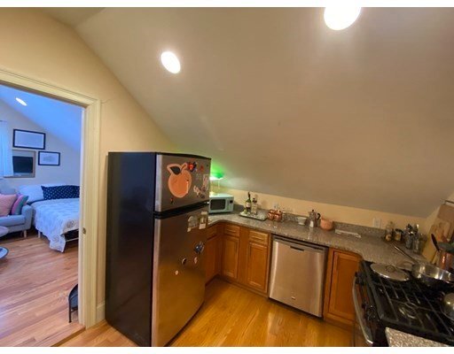 Building Photo - 19 Chestnut Hill Ave Unit 3