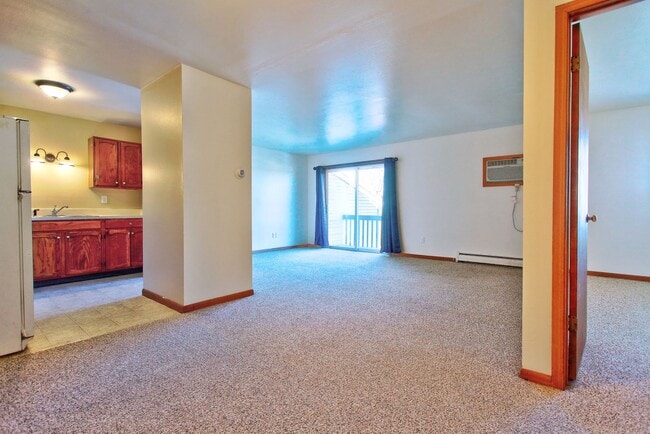 Building Photo - 2 BED 1 BATH WITH GARAGE Unit 12