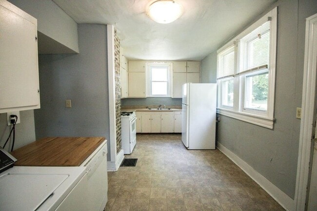 128 E Oak St Unit 1