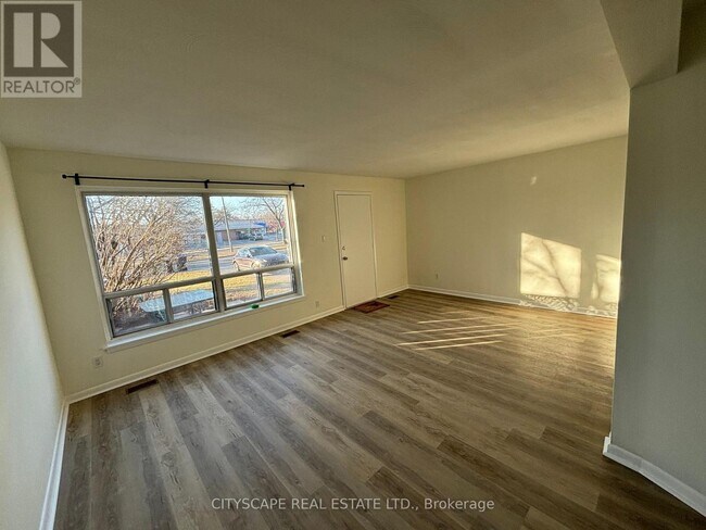 Photo - 116 Guildwood Pkwy