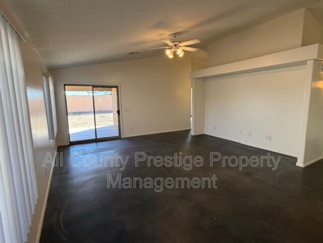 Photo - 7519 S 43rd Dr