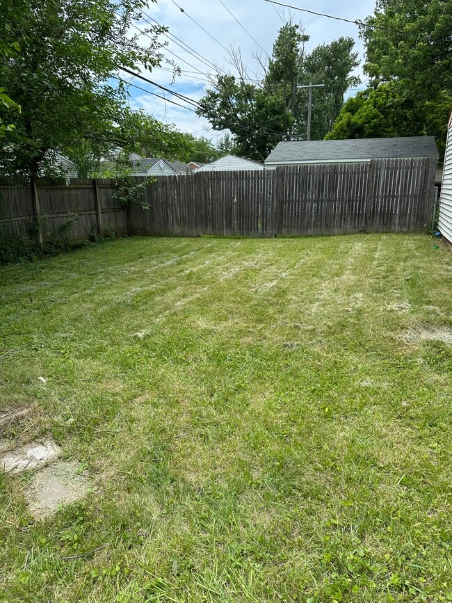 Photo - 29625 Rosslyn Ave