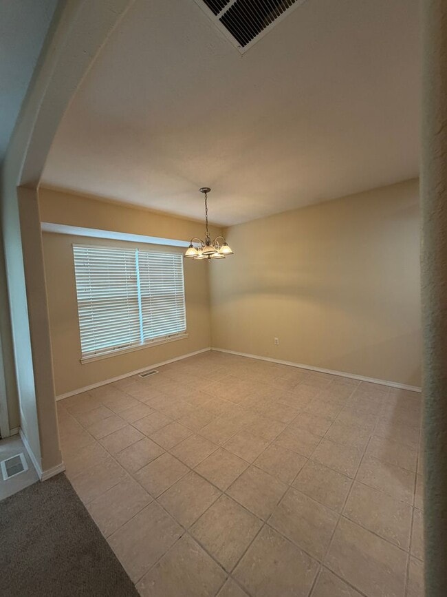 Photo - 985 W Linwood Ave