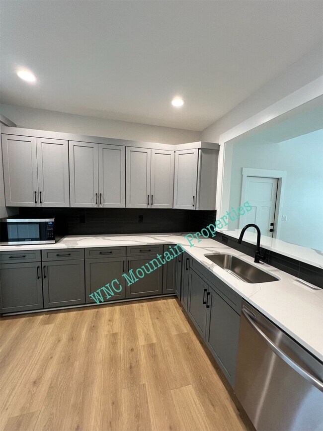 Photo - 7 Heartleaf Cir