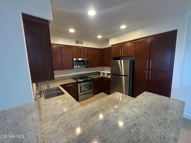 Photo - 14412 Killion St Unidad 102
