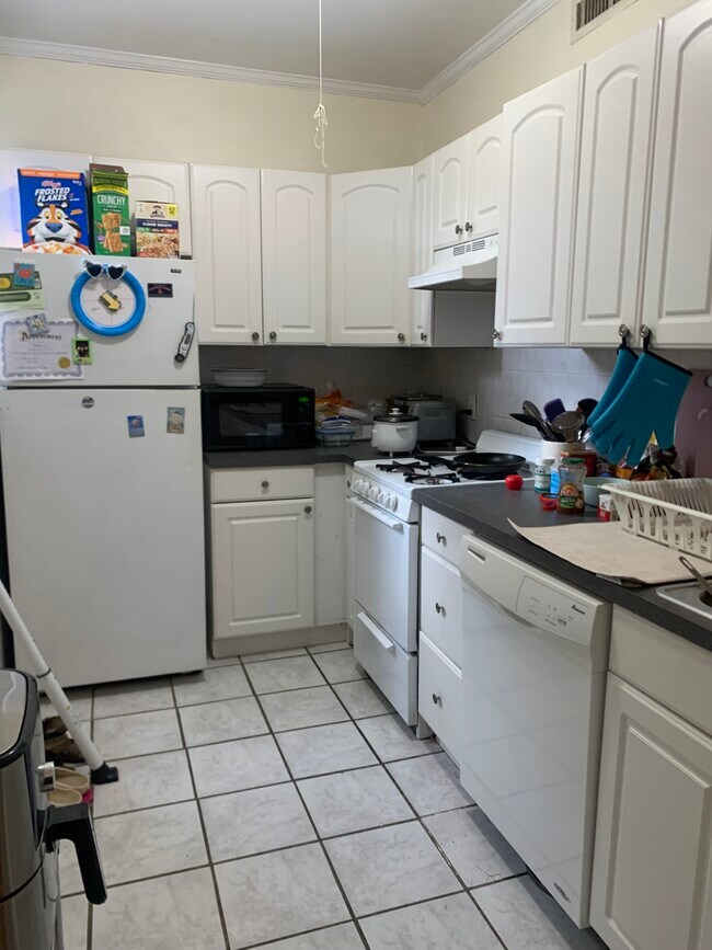 Building Photo - 62 Egmont St Unit 3