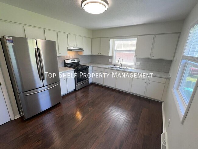 Photo - 308 SW Westview Dr