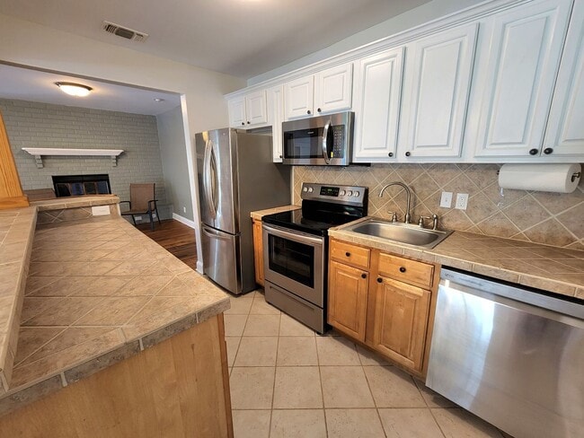 Photo - Completely Remodeled Navy Point 3 Bedroom, 2 Bath Cottage! Close to the Water!!