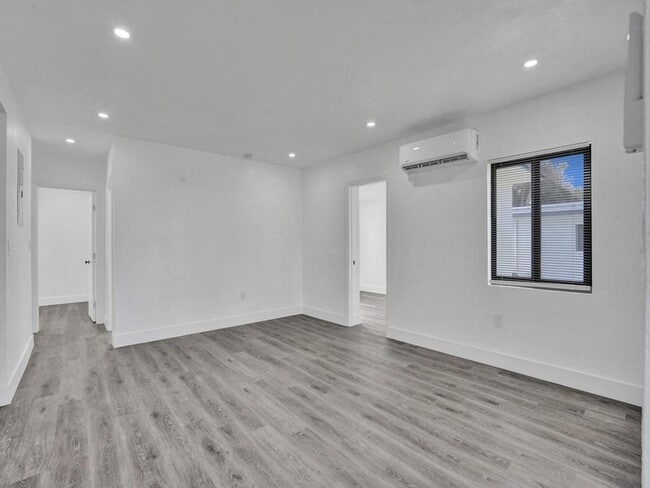 Photo - 940 SW 28th St