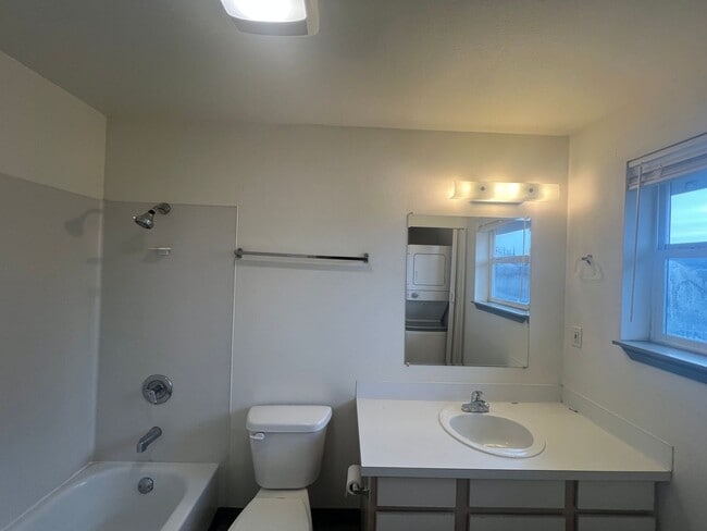 Photo - 2 Bed, 1 Bath 2nd Floor Unit in Lettered Streets District Unit # 201
