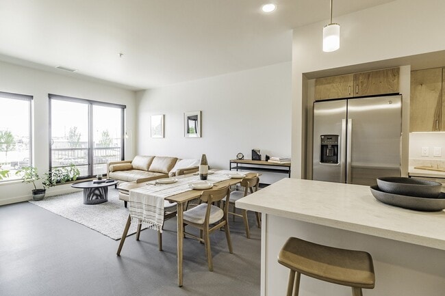 Photo - 202 Railside