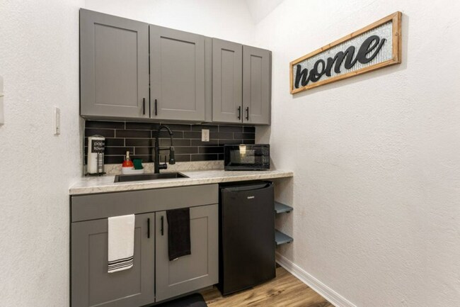 Photo - 2301 Carlton Dr Unit 3