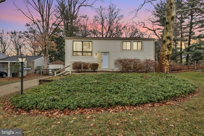 Photo - 8856 Youngsea Pl