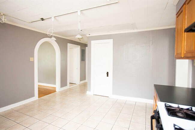 Photo - 504 W 33rd St