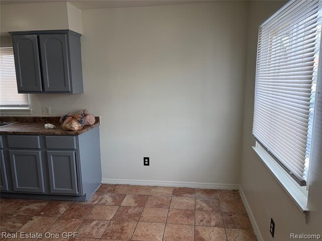 Photo - 14960 Alberta Ave