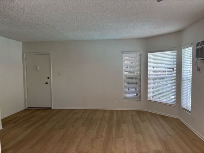 Photo - 1815 N. Harvard Blvd