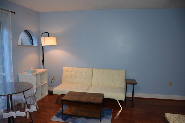 Photo - 3267 Niagara Sq