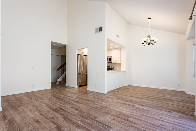 Charming Remodeled Townhome! - Charming Remodeled Townhome!