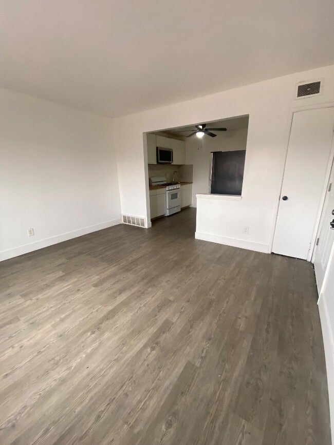 Photo - 813D Courtois Unit D