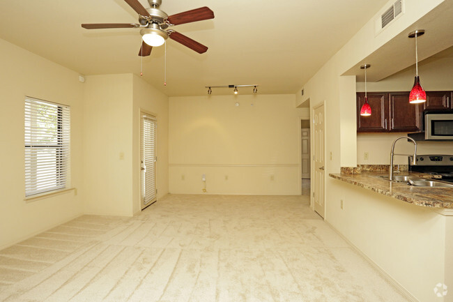 1BR, 1BA - 803 SF - Living Room