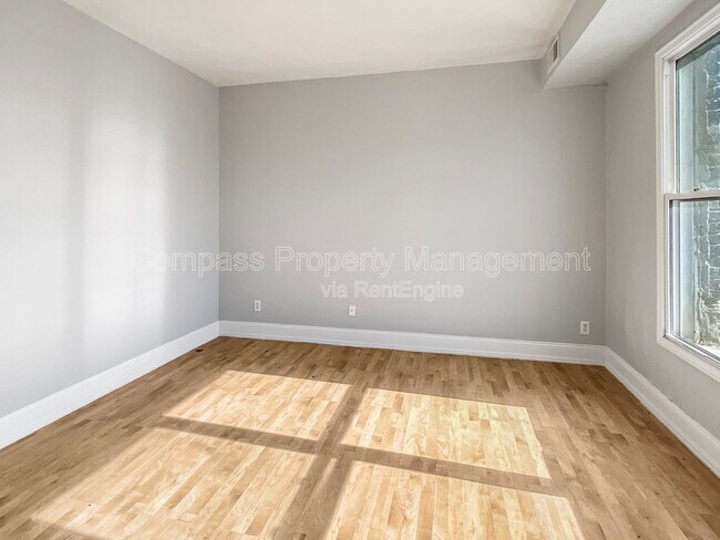 Photo - 812 Butterworth St SW Unit 1