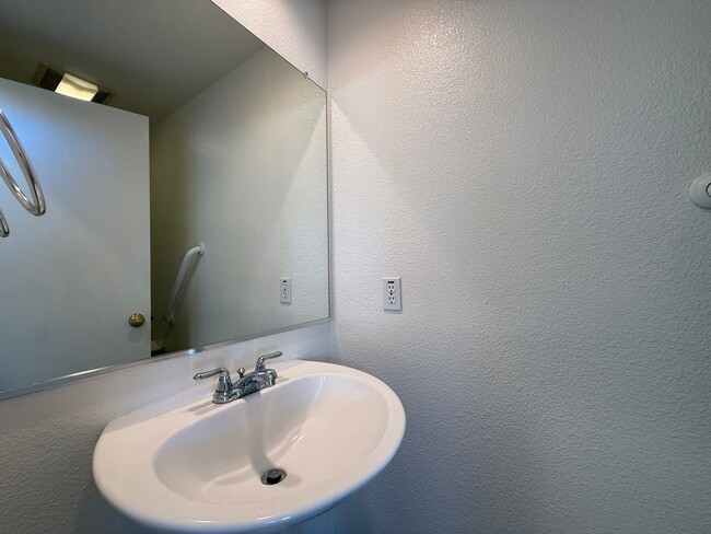 Photo - Beautiful 3B/2.5BA Home in Mira Mesa for R...