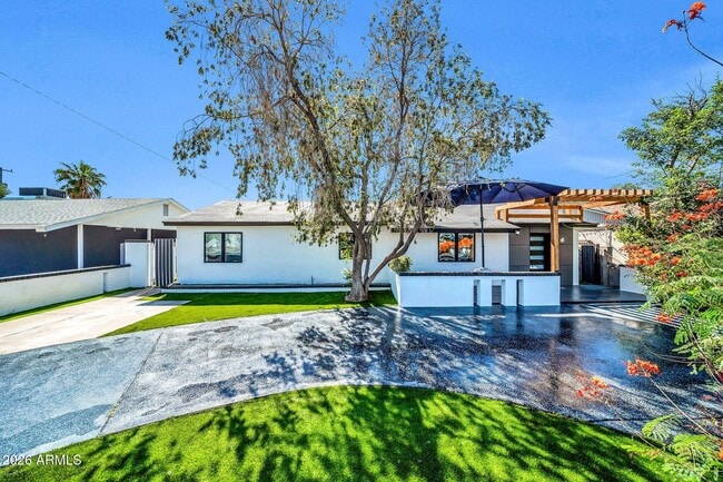 Photo - 833 E Butler Dr