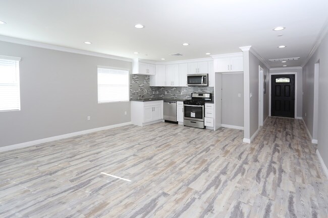 Photo - 10619 Rhodesia Ave