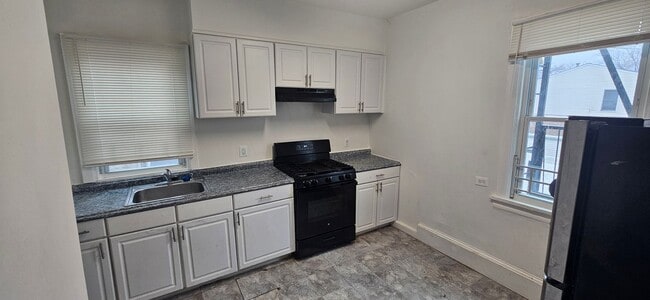 Building Photo - 901 N Ohio Ave Unit 2