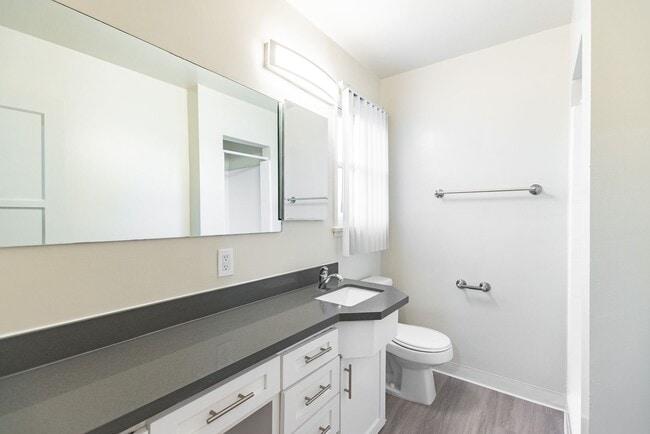 Photo - 611 Levering Ave