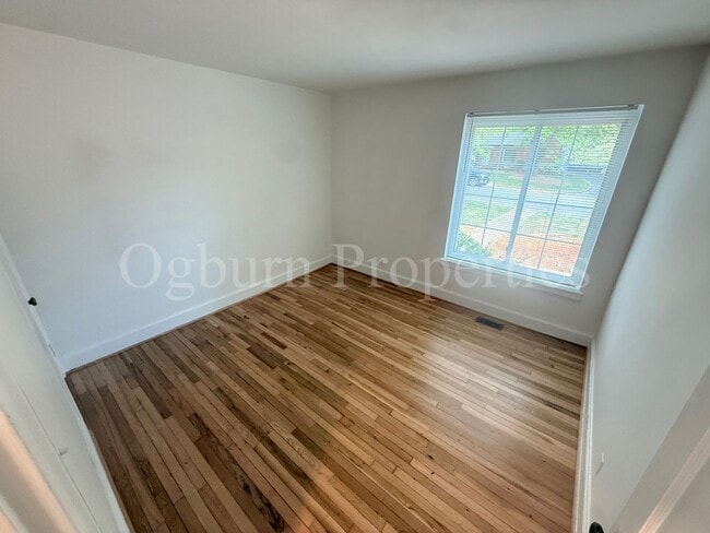 Photo - 2628 Greenbrier Rd