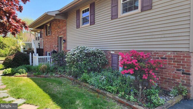 Photo - 318 Oakwood Ave