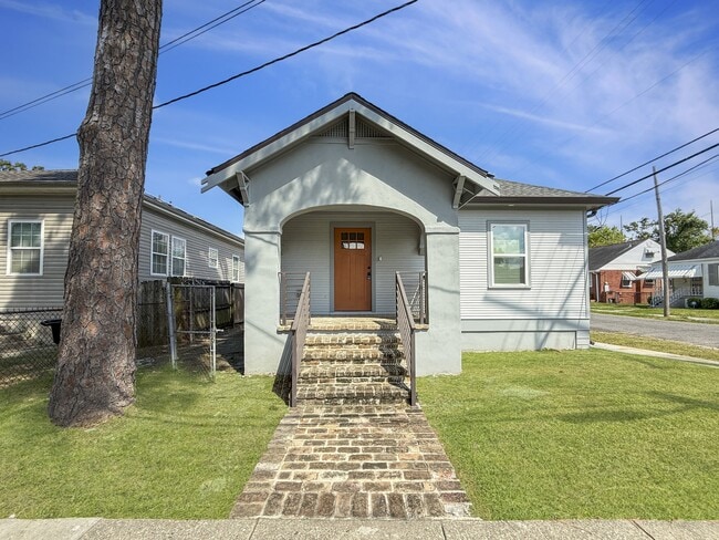 Building Photo - 3101 Allen St Rental