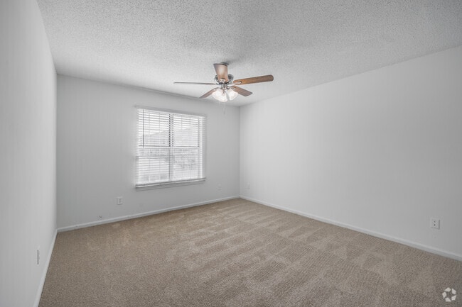 2BR, 2BA - 1,000SF - Primary Bedroom