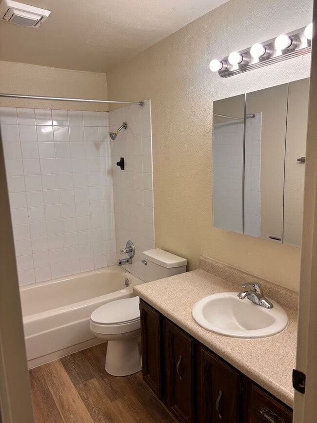 Photo - 1916 Beaver Pl Unidad #1