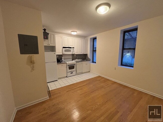 Building Photo - WEST 45 STREET Unit 1J Rental