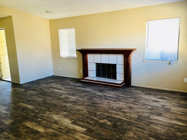 Photo - 37007 Pond Ave