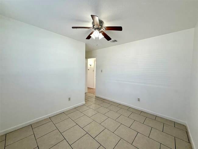 Photo - 9350 Guywood St