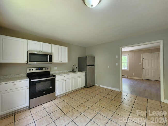 Building Photo - 667 Faith Dr SW