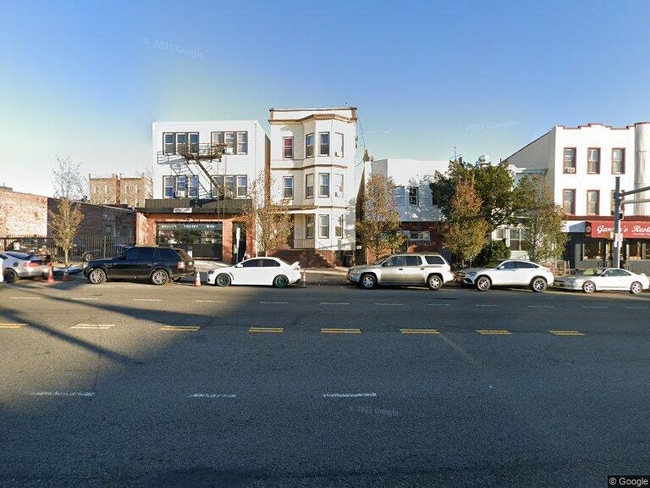 Building Photo - 806 Kennedy Blvd Unit 2