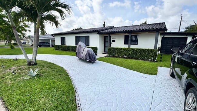 Building Photo - 9970 SW 13th Ter Unit Near FIU off of 8th ST Rental