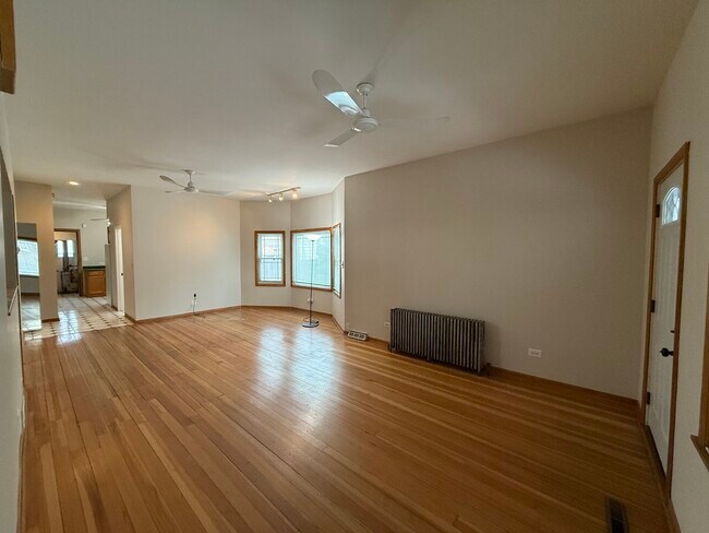 Photo - 4844 W Montrose Ave