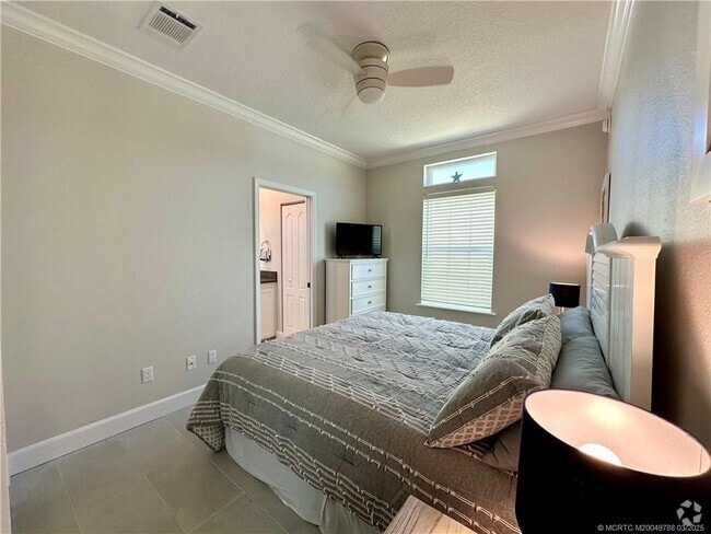 Building Photo - 297 NE Coastal Dr Rental