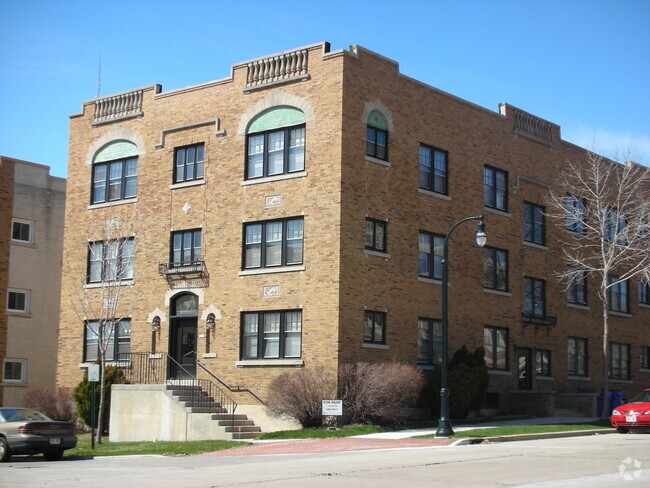 Building Photo - 1720 E Newton Ave Rental